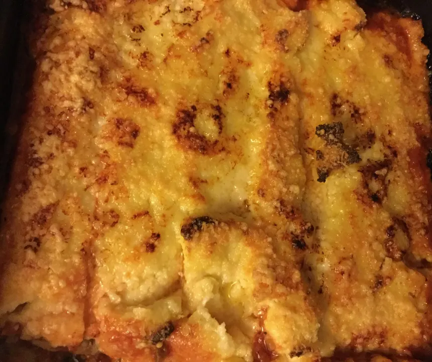 Gratin de semoule doré et gratiné dans son plat